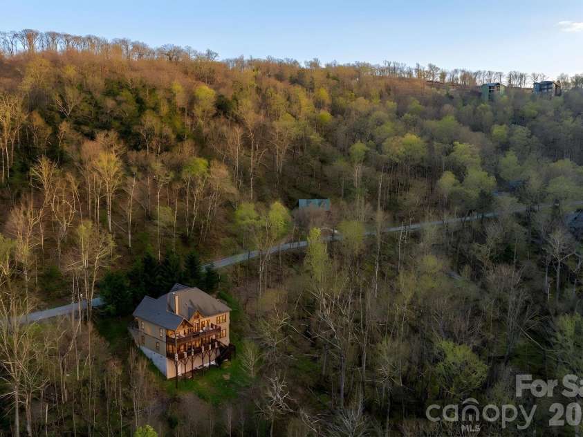 1226 Grouse Moor Drive, Sugar Mountain, NC 28604.  MLS# CAR4347212, YatesRealty ID 6670. 
