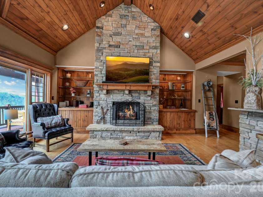 1226 Grouse Moor Drive, Sugar Mountain, NC 28604.  MLS# CAR4347212, YatesRealty ID 6670. 