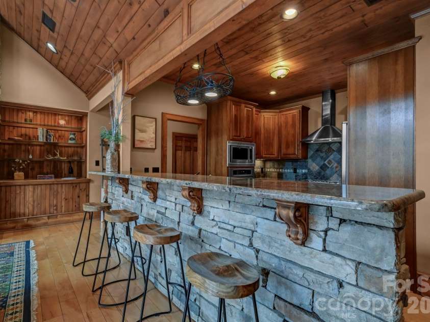 1226 Grouse Moor Drive, Sugar Mountain, NC 28604.  MLS# CAR4347212, YatesRealty ID 6670. 