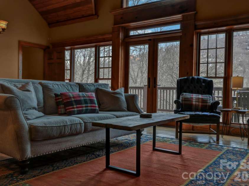 1226 Grouse Moor Drive, Sugar Mountain, NC 28604.  MLS# CAR4347212, YatesRealty ID 6670. 