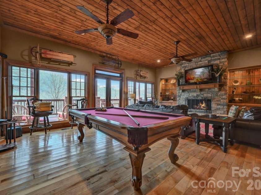 1226 Grouse Moor Drive, Sugar Mountain, NC 28604.  MLS# CAR4347212, YatesRealty ID 6670. 