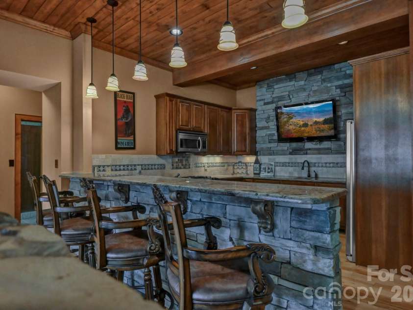 1226 Grouse Moor Drive, Sugar Mountain, NC 28604.  MLS# CAR4347212, YatesRealty ID 6670. 