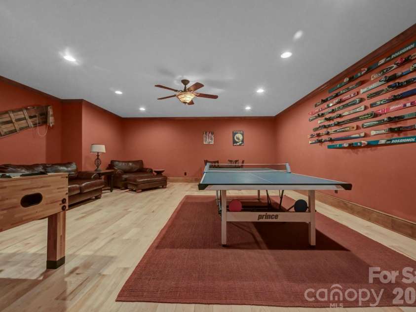 1226 Grouse Moor Drive, Sugar Mountain, NC 28604.  MLS# CAR4347212, YatesRealty ID 6670. 