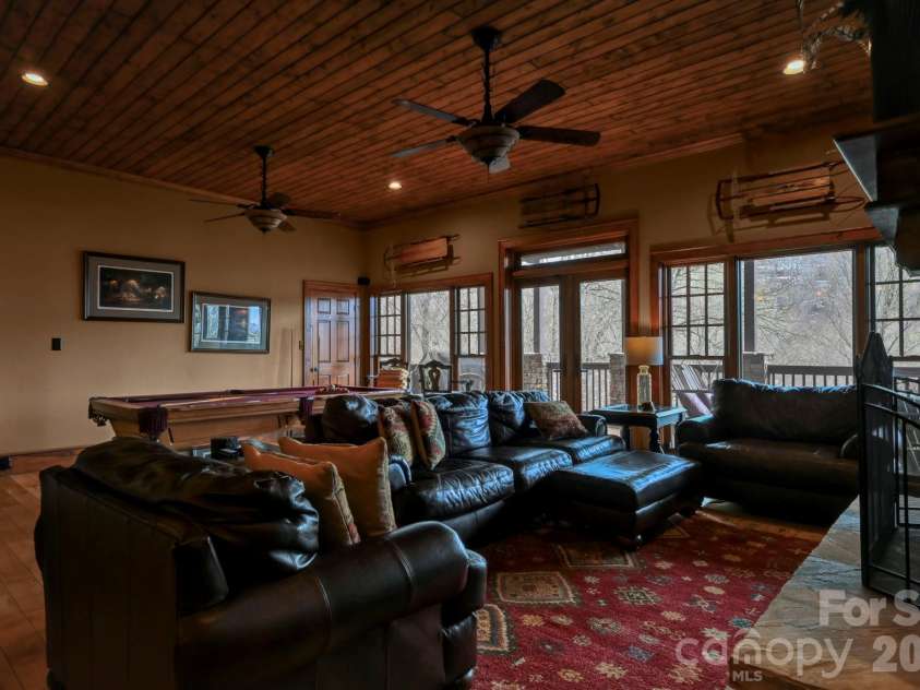 1226 Grouse Moor Drive, Sugar Mountain, NC 28604.  MLS# CAR4347212, YatesRealty ID 6670. 
