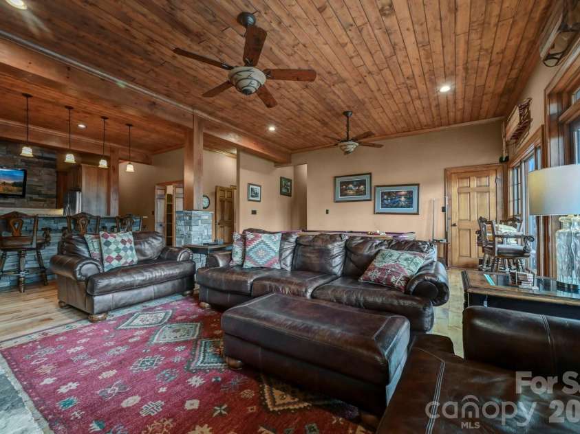 1226 Grouse Moor Drive, Sugar Mountain, NC 28604.  MLS# CAR4347212, YatesRealty ID 6670. 