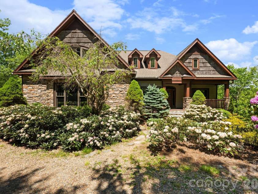 1226 Grouse Moor Drive, Sugar Mountain, NC 28604.  MLS# CAR4347212, YatesRealty ID 6670. 