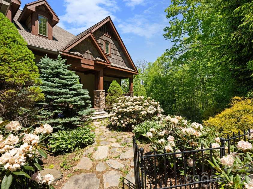 1226 Grouse Moor Drive, Sugar Mountain, NC 28604.  MLS# CAR4347212, YatesRealty ID 6670. 