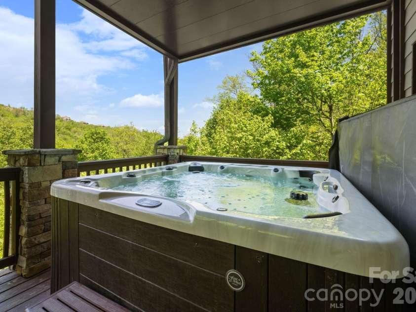 1226 Grouse Moor Drive, Sugar Mountain, NC 28604.  MLS# CAR4347212, YatesRealty ID 6670. 