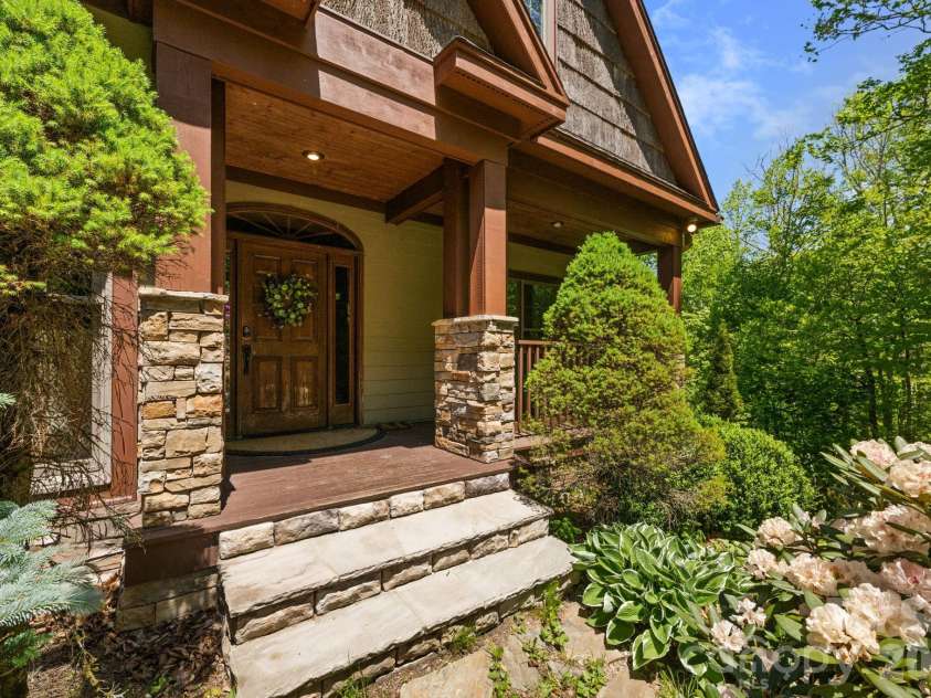 1226 Grouse Moor Drive, Sugar Mountain, NC 28604.  MLS# CAR4347212, YatesRealty ID 6670. 