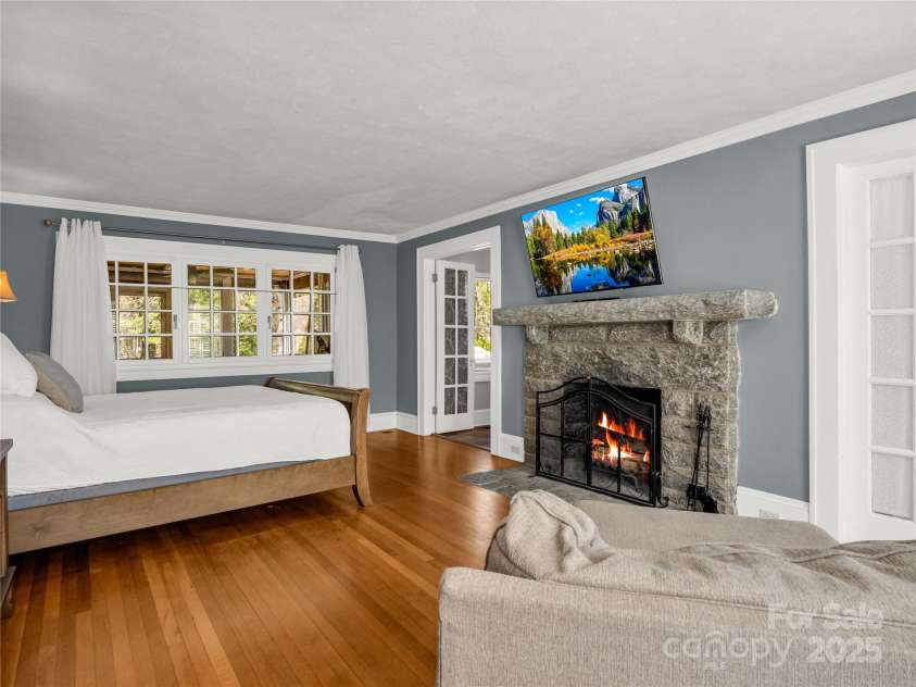 2001 Laurel Park Highway, Hendersonville, NC 28739.  MLS# CAR4246182, YatesRealty ID 6670. 