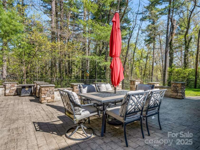 2001 Laurel Park Highway, Hendersonville, NC 28739.  MLS# CAR4246182, YatesRealty ID 6670. 