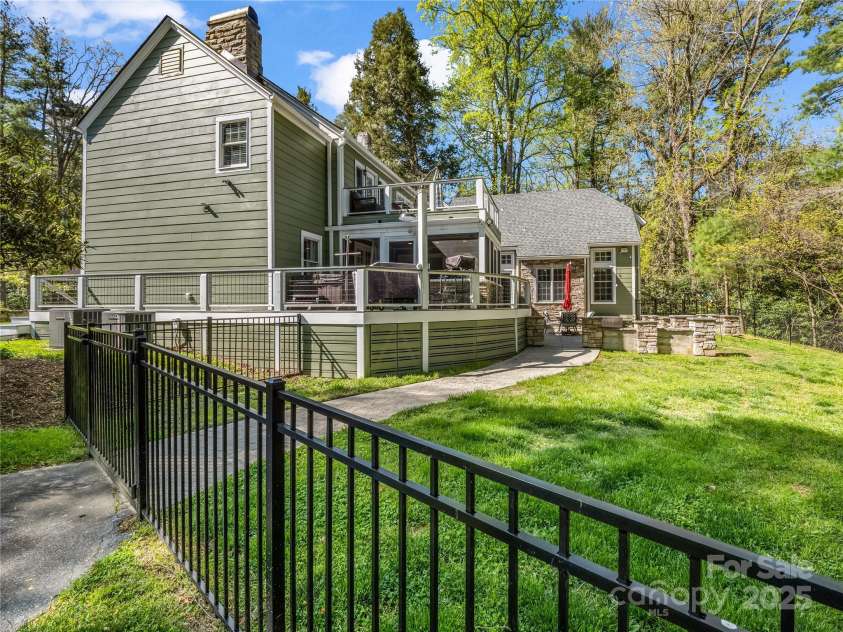 2001 Laurel Park Highway, Hendersonville, NC 28739.  MLS# CAR4246182, YatesRealty ID 6670. 