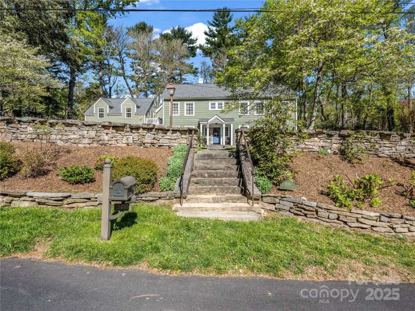 2001 Laurel Park Highway, Hendersonville, NC 28739.  MLS# CAR4246182, YatesRealty ID 6670. 