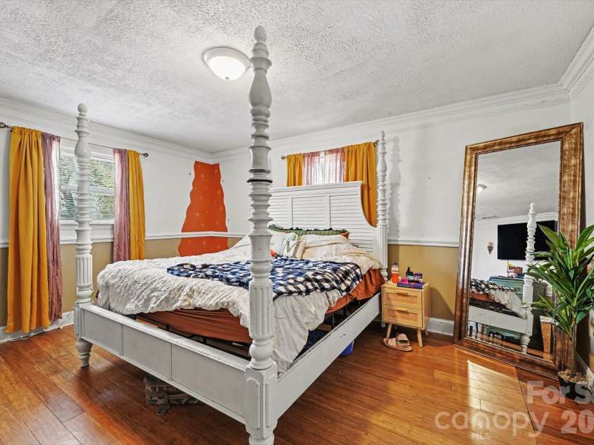 508 Pineywood Road, Thomasville, NC 27360.  MLS# CAR4362786, YatesRealty ID 6671. 