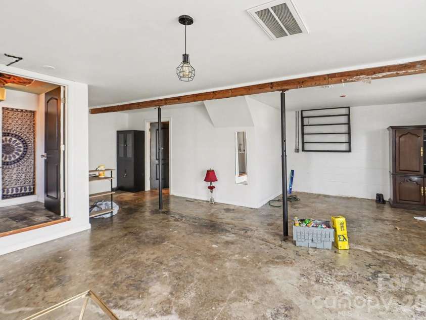 508 Pineywood Road, Thomasville, NC 27360.  MLS# CAR4362786, YatesRealty ID 6671. 