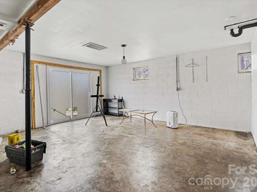 508 Pineywood Road, Thomasville, NC 27360.  MLS# CAR4362786, YatesRealty ID 6671. 
