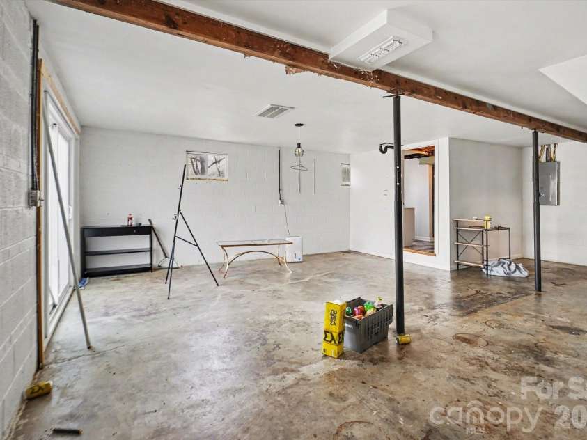 508 Pineywood Road, Thomasville, NC 27360.  MLS# CAR4362786, YatesRealty ID 6671. 