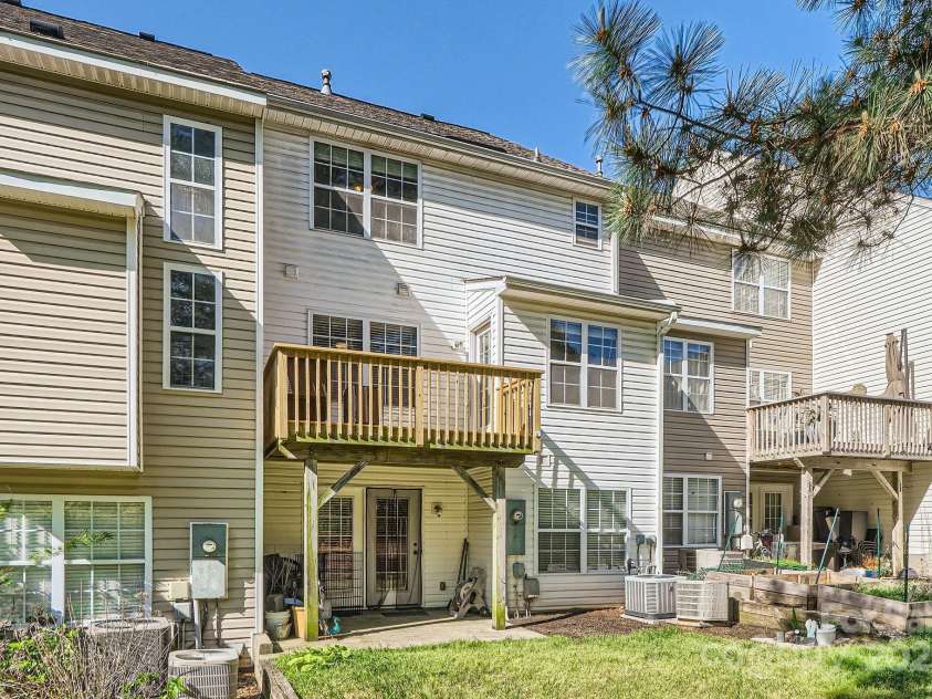 3420 Caldwell Ridge Parkway, Charlotte, NC 28213.  MLS# CAR4244733, YatesRealty ID 6674. Yard view. Plenty of green space!