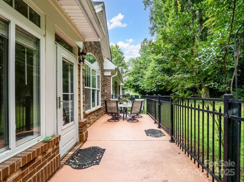 10875 Casetta Drive, Matthews, NC 28105.  MLS# CAR4266003, YatesRealty ID 6676. 