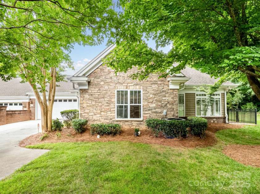 10875 Casetta Drive, Matthews, NC 28105.  MLS# CAR4266003, YatesRealty ID 6676. 