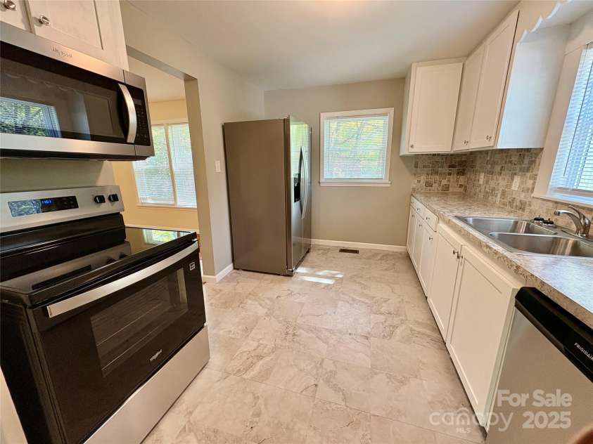 2724 Peachtree Road, Statesville, NC 28625.  MLS# CAR4248826, YatesRealty ID 6676. 
