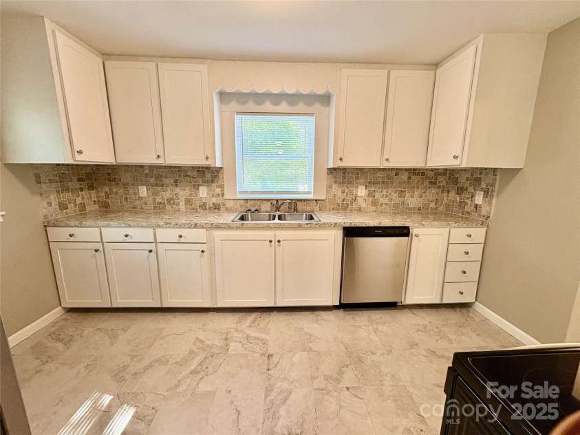 2724 Peachtree Road, Statesville, NC 28625.  MLS# CAR4248826, YatesRealty ID 6676. 