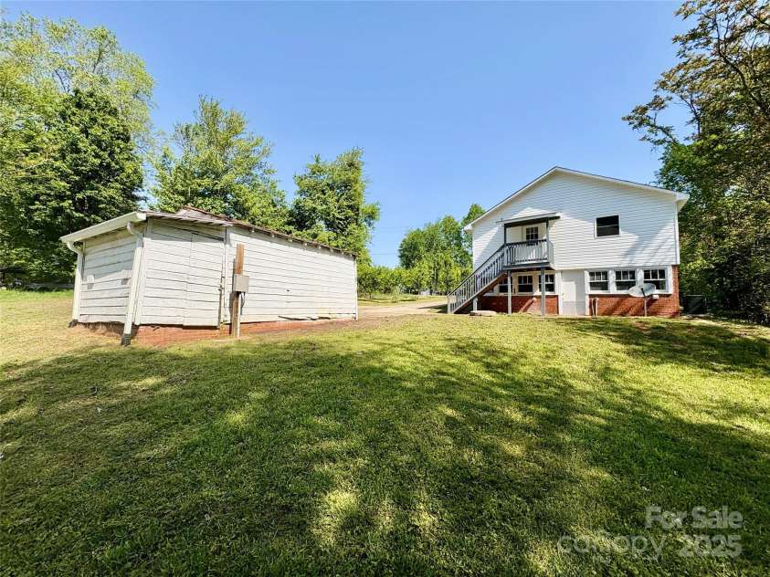 2724 Peachtree Road, Statesville, NC 28625.  MLS# CAR4248826, YatesRealty ID 6676. 