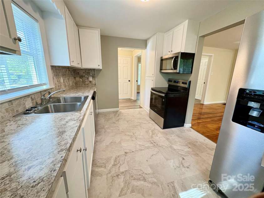 2724 Peachtree Road, Statesville, NC 28625.  MLS# CAR4248826, YatesRealty ID 6676. New Appliances!