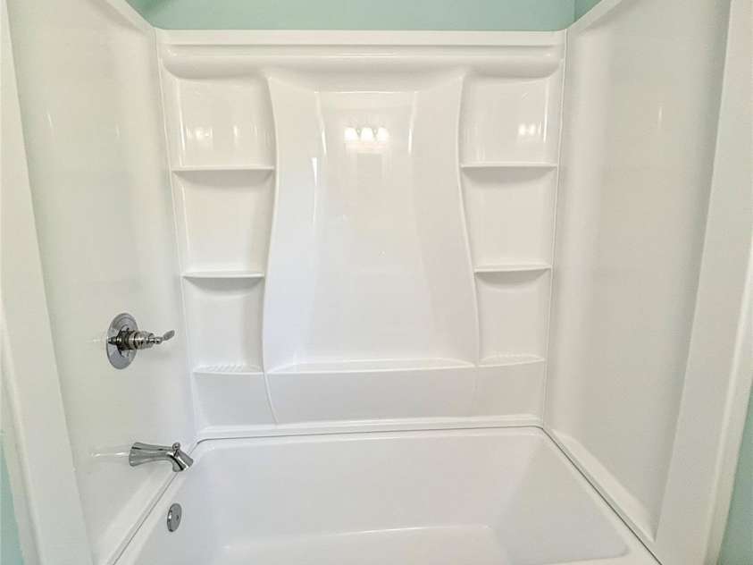 2724 Peachtree Road, Statesville, NC 28625.  MLS# CAR4248826, YatesRealty ID 6676. Newly Remodeled Bath!