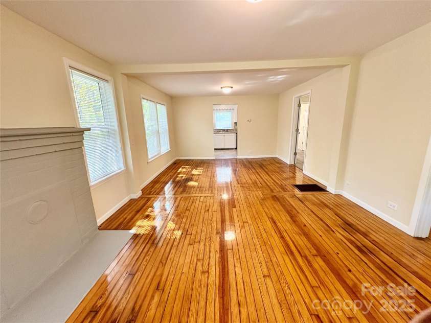 2724 Peachtree Road, Statesville, NC 28625.  MLS# CAR4248826, YatesRealty ID 6676. Open Floorplan, Nicely Remodeled. Ready to move into condition!