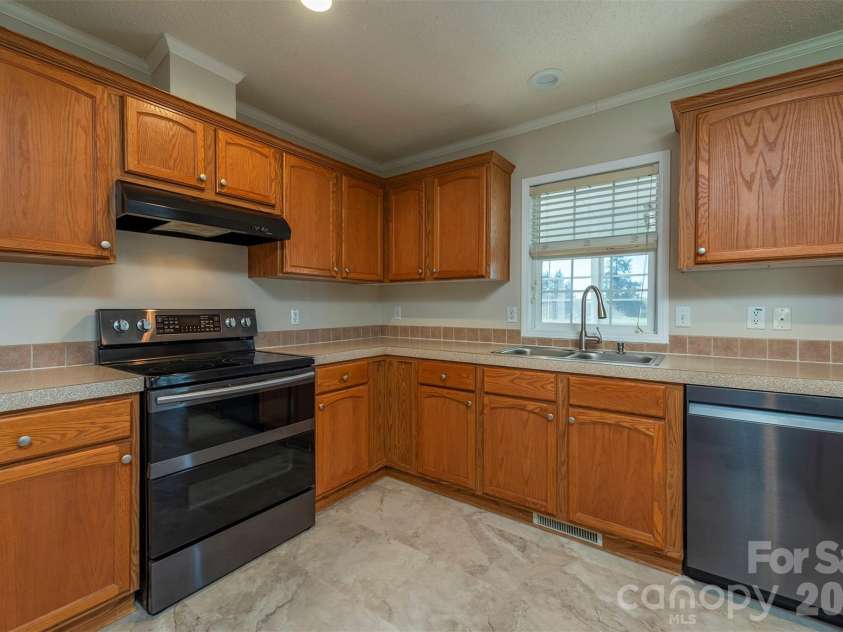 181 High Valley Estates Drive, Alexander, NC 28701.  MLS# CAR4360739, YatesRealty ID 6678. 