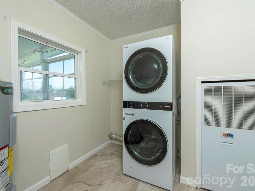 181 High Valley Estates Drive, Alexander, NC 28701.  MLS# CAR4360739, YatesRealty ID 6678. Laundry/utility room