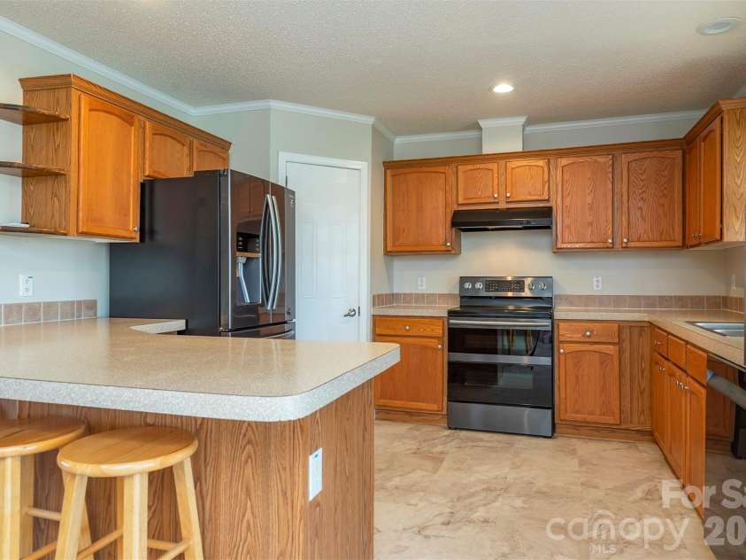 181 High Valley Estates Drive, Alexander, NC 28701.  MLS# CAR4360739, YatesRealty ID 6678. Updated kitchen appliances