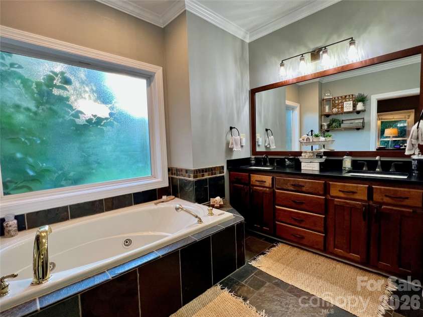 1011 Ratchford Road, York, SC 29745.  MLS# CAR4376084, YatesRealty ID 6679. Primary Suite