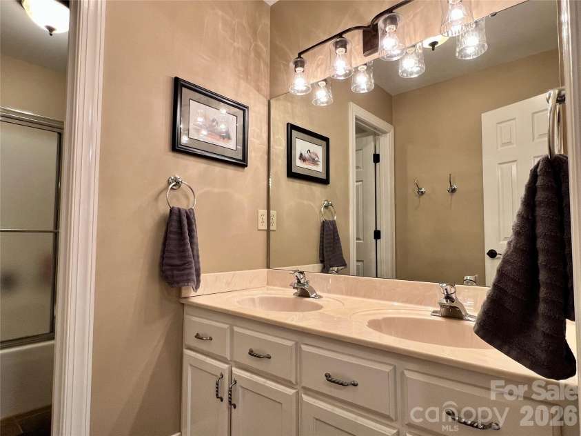1011 Ratchford Road, York, SC 29745.  MLS# CAR4376084, YatesRealty ID 6679. Upstairs Full Bath