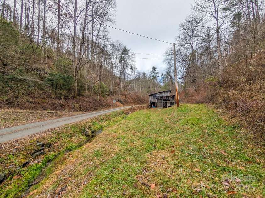 77 Griffith Branch Road, Green Mountain, NC 28740.  MLS# CAR4328405, YatesRealty ID 668. 