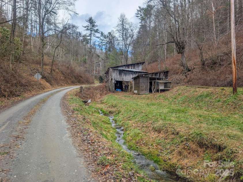 77 Griffith Branch Road, Green Mountain, NC 28740.  MLS# CAR4328405, YatesRealty ID 668. 