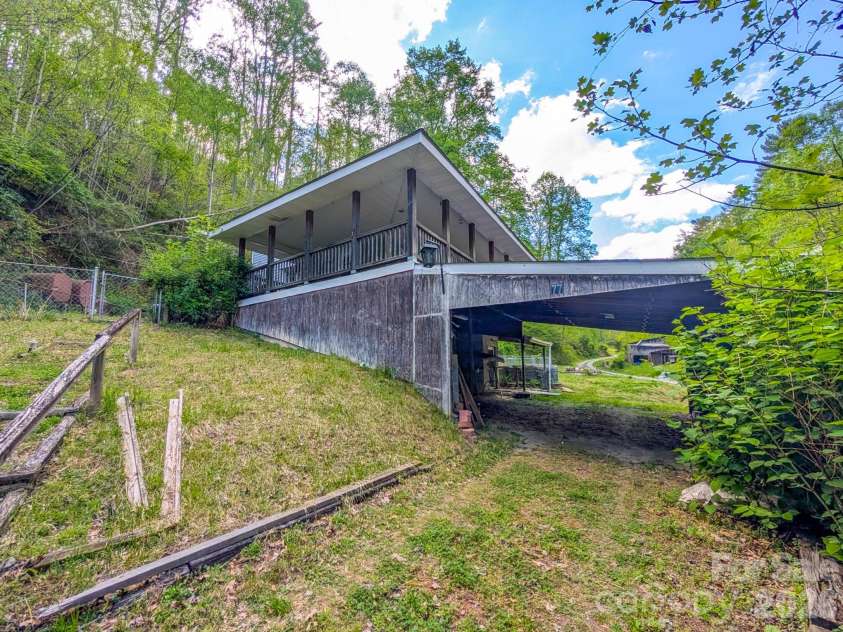 77 Griffith Branch Road, Green Mountain, NC 28740.  MLS# CAR4328405, YatesRealty ID 668. 