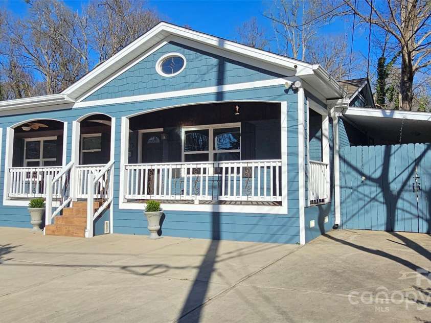2721 Dora Drive, Charlotte, NC 28215.  MLS# CAR4223590, YatesRealty ID 6680. 