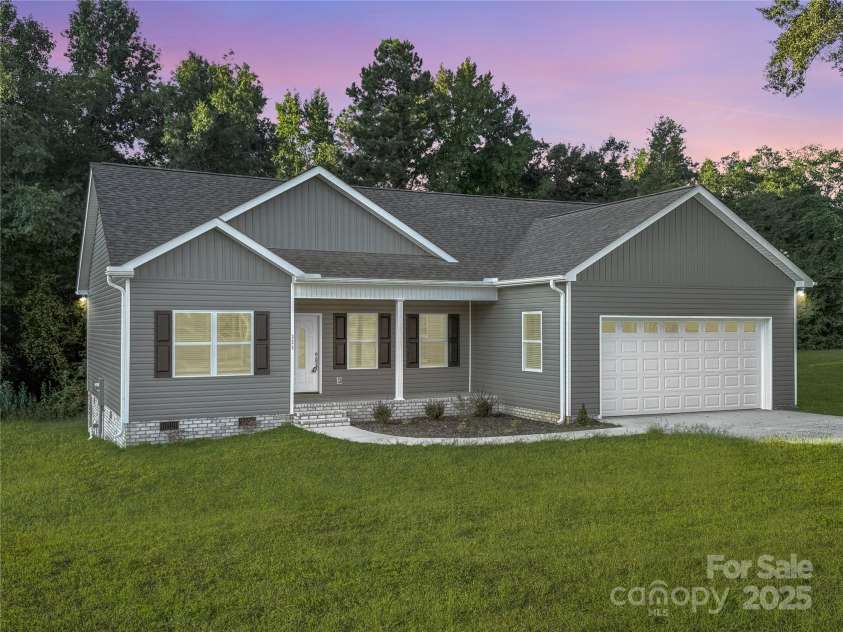 325 East Street, Heath Springs, SC 29058.  MLS# CAR4306579, YatesRealty ID 6681. 