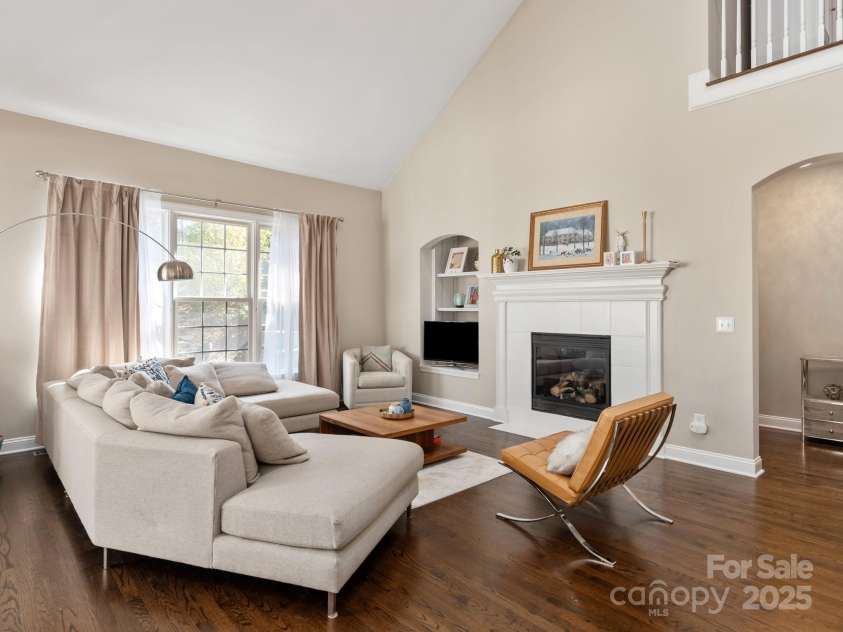 875 Stratford Run Drive, Fort Mill, SC 29708.  MLS# CAR4229364, YatesRealty ID 6682. Bright natural light