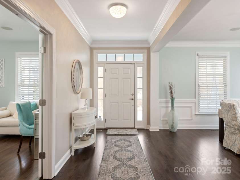 875 Stratford Run Drive, Fort Mill, SC 29708.  MLS# CAR4229364, YatesRealty ID 6682. Fresh paint throughout the entire home