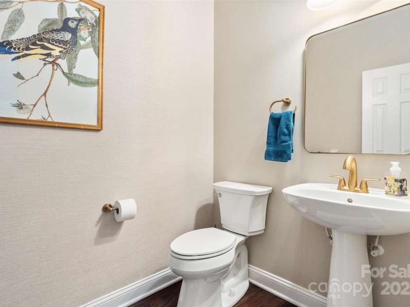 875 Stratford Run Drive, Fort Mill, SC 29708.  MLS# CAR4229364, YatesRealty ID 6682. Half bath on the main floor