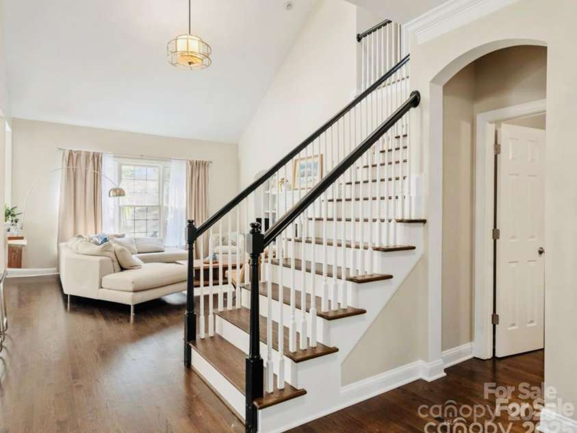875 Stratford Run Drive, Fort Mill, SC 29708.  MLS# CAR4229364, YatesRealty ID 6682. New interior/wallpaper paint