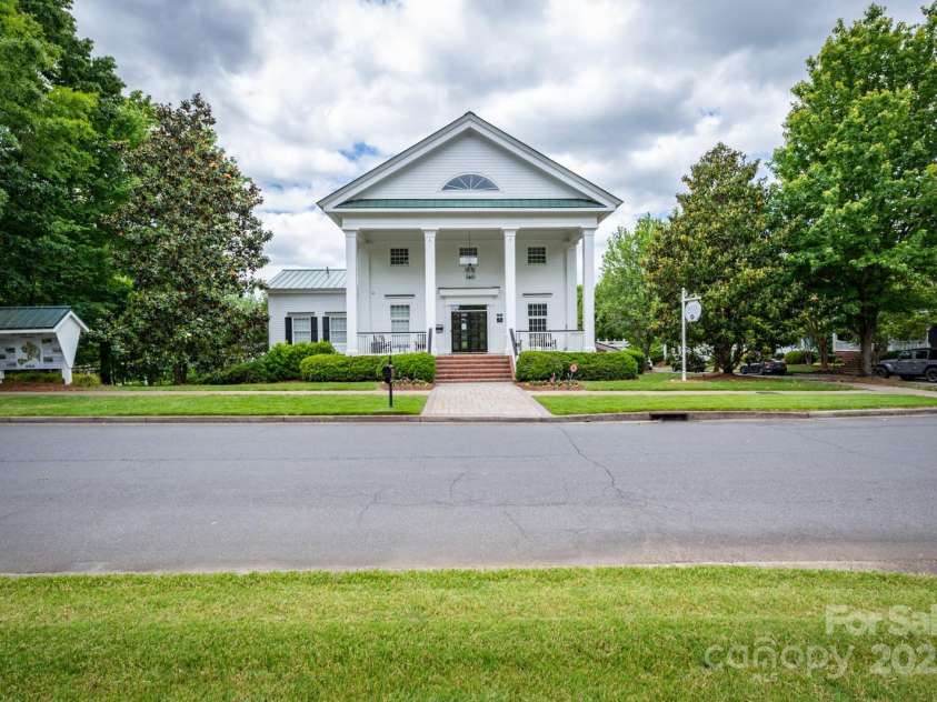 875 Stratford Run Drive, Fort Mill, SC 29708.  MLS# CAR4229364, YatesRealty ID 6682. One of two community centers