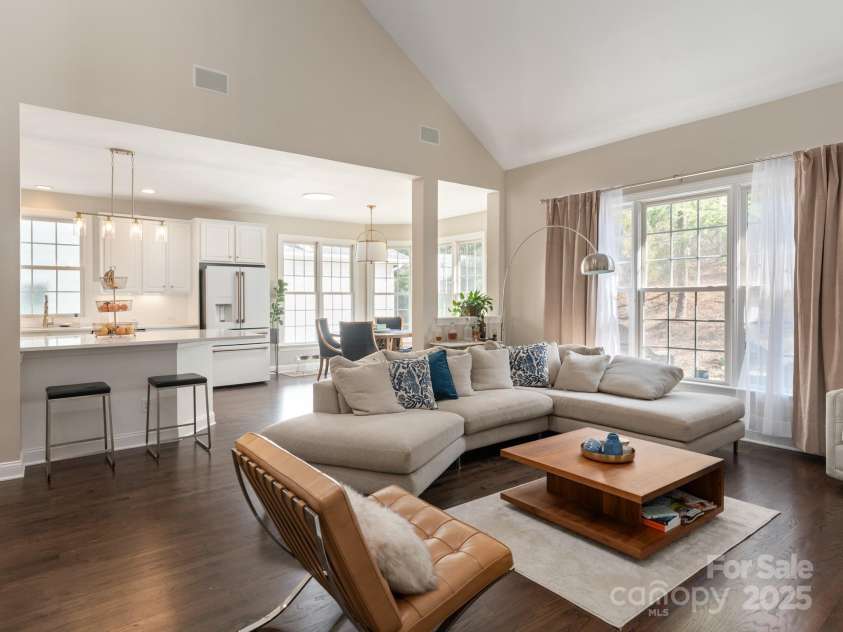875 Stratford Run Drive, Fort Mill, SC 29708.  MLS# CAR4229364, YatesRealty ID 6682. SOARING two-story family room