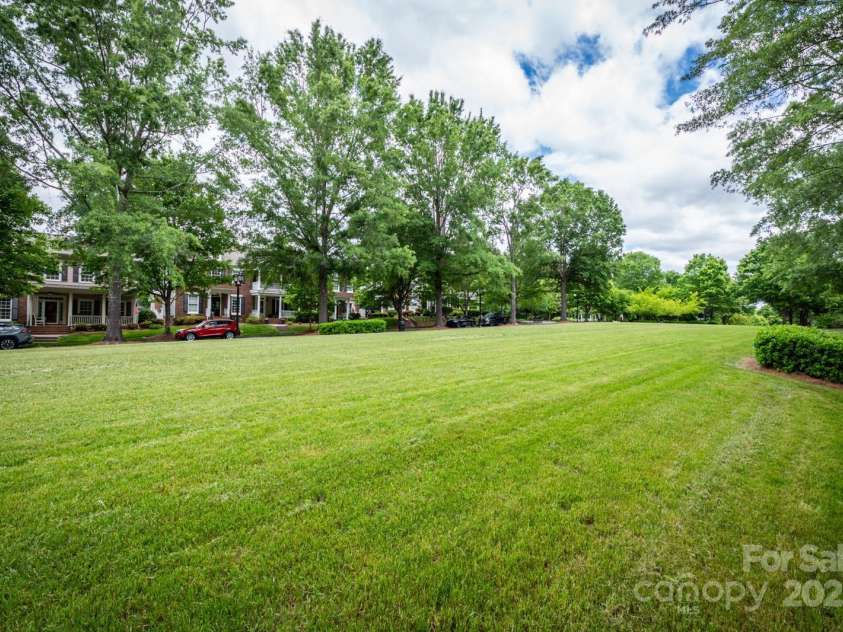 875 Stratford Run Drive, Fort Mill, SC 29708.  MLS# CAR4229364, YatesRealty ID 6682. Walkable to Music in the Park in the summer months