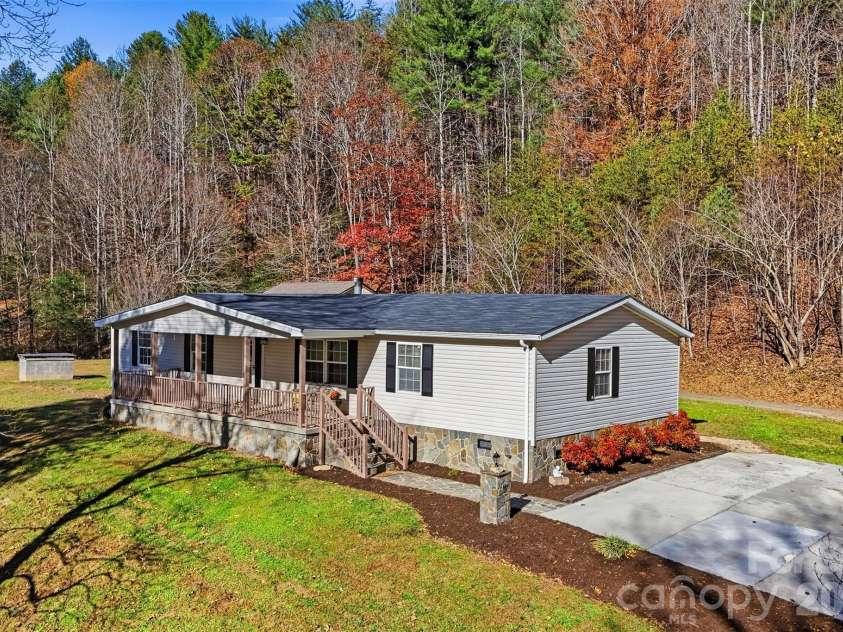 3066 Hartley Kincaid Place, Lenoir, NC 28645.  MLS# CAR4320707, YatesRealty ID 6683. 