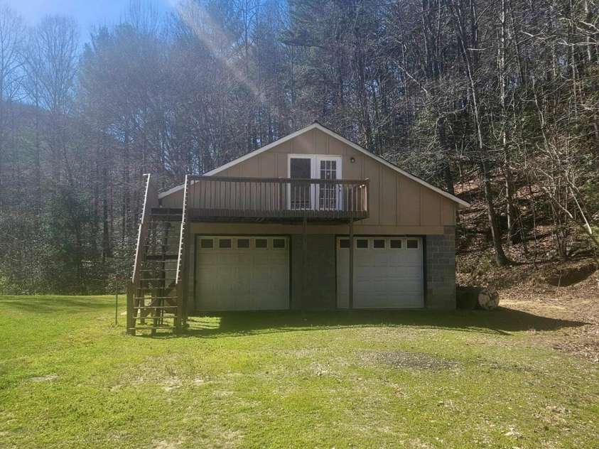 3066 Hartley Kincaid Place, Lenoir, NC 28645.  MLS# CAR4320707, YatesRealty ID 6683. 