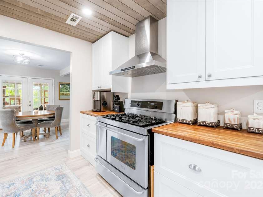 6741 Stillmeadow Drive, Charlotte, NC 28277.  MLS# CAR4241358, YatesRealty ID 6684. 